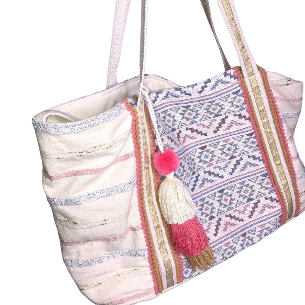 TWIG & ARROW Pink Blue Metallic Gold BOHO Woven Weekend Tote Bag Pom Pom Tassel